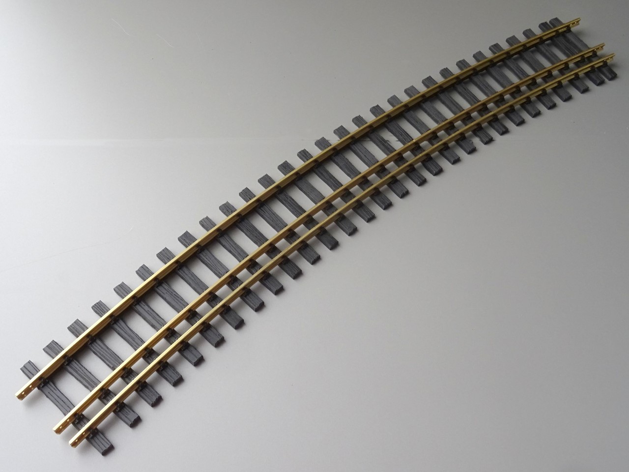 Picture of Curved track 22,5°, radius 2000 mm three-rail track